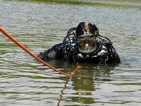 Амурские водолазы начали проверять и чистить дно водоемов где летом отдыхают люди видео