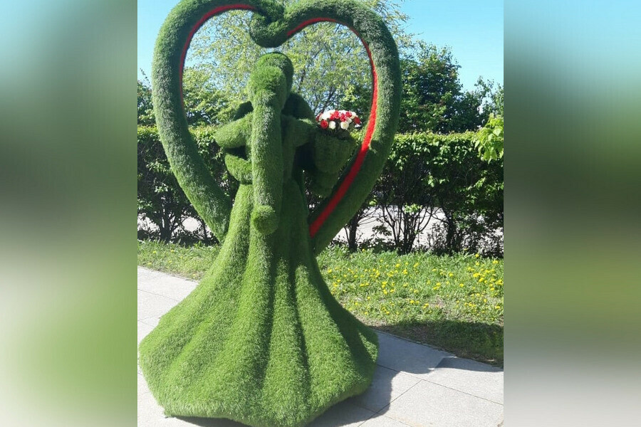 Еще одна скульптура влюбленной пары появилась в Благовещенске фото