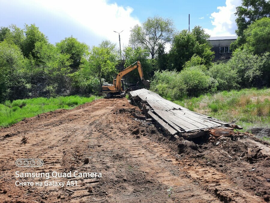 В Астрахановке начали ремонтировать старый мост фото