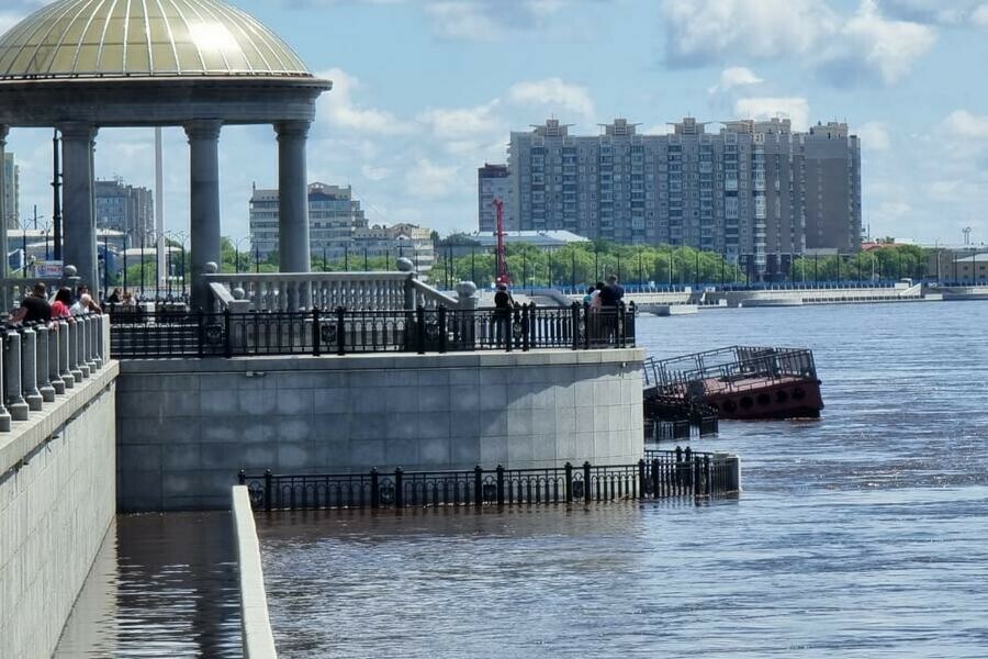 Уровень воды Амура и Зеи выше нормы почти на 4 метра видео