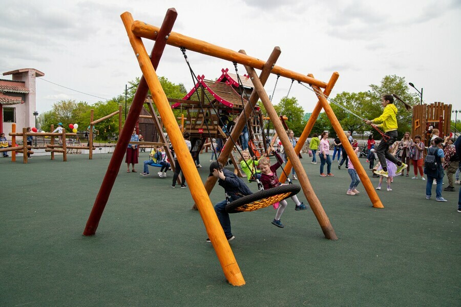 В микрорайоне Благовещенска открылась новая детская площадка в китайском стиле фото