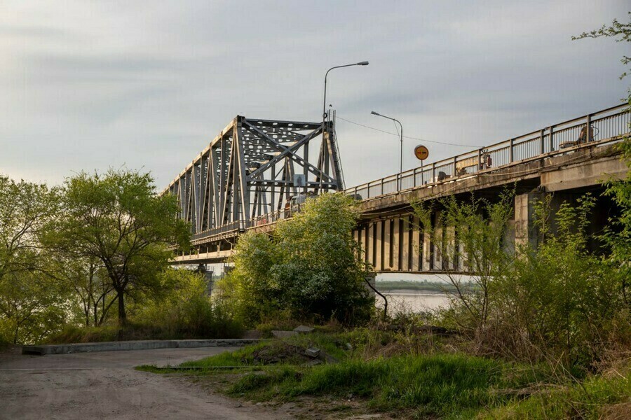 В Благовещенске на мосту через Зею установлен новый режим работы Под запретом  движение по правой полосе