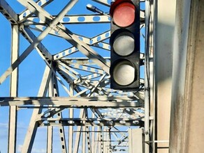 На мосту через Зею нуждающемуся в ремонте установили светофоры