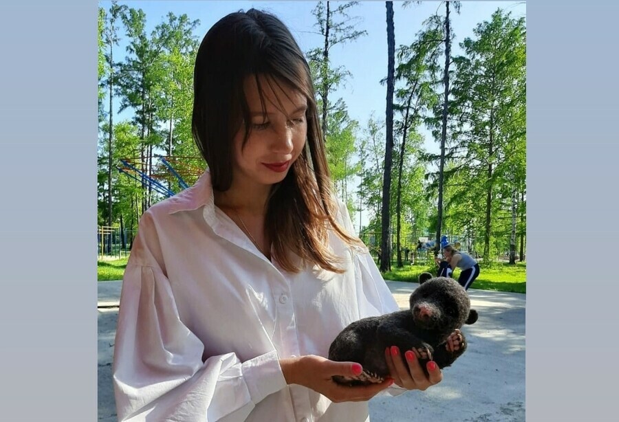 Дали подержать