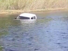 В Тынде автомобилист заехал в реку видео