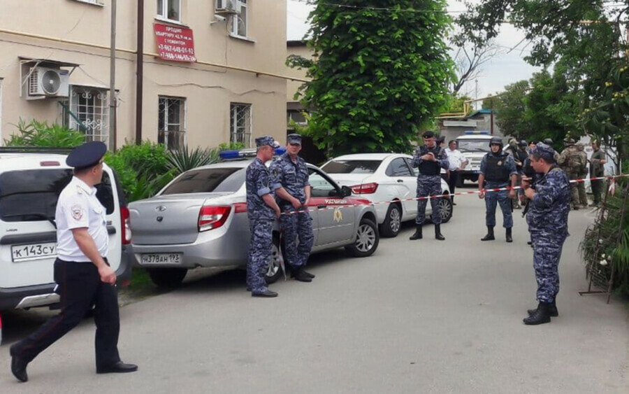 В Сочи мужчина застрелил двух судебных приставов видео