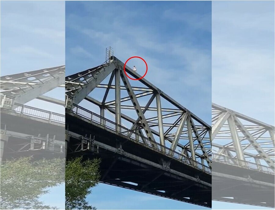 В Благовещенске очевидцы были шокированы детской фотосессией на мосту видео