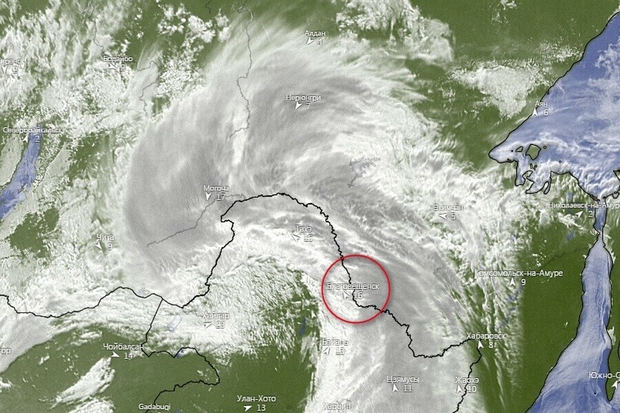Над Приамурьем господствует мощный циклонический вихрь Когда дождь прекратится 