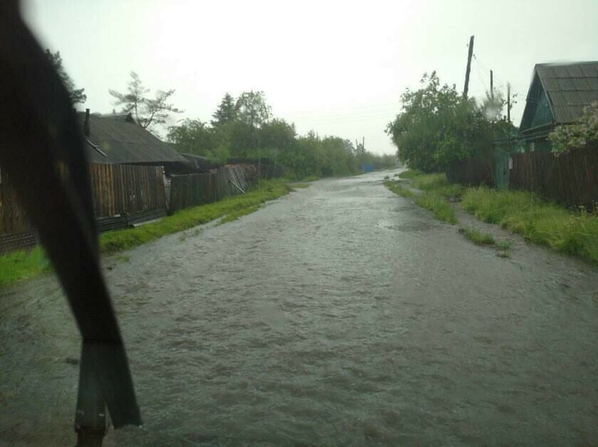 В Амурской области ухудшается паводковая ситуация На севере затоплены дороги сёла в блокаде некоторых жителей эвакуируют фото