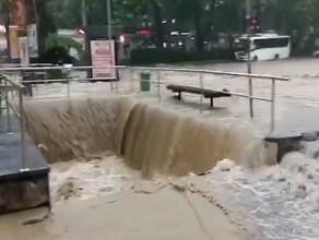 В Ялте  ЧС объявлена эвакуация населения видео