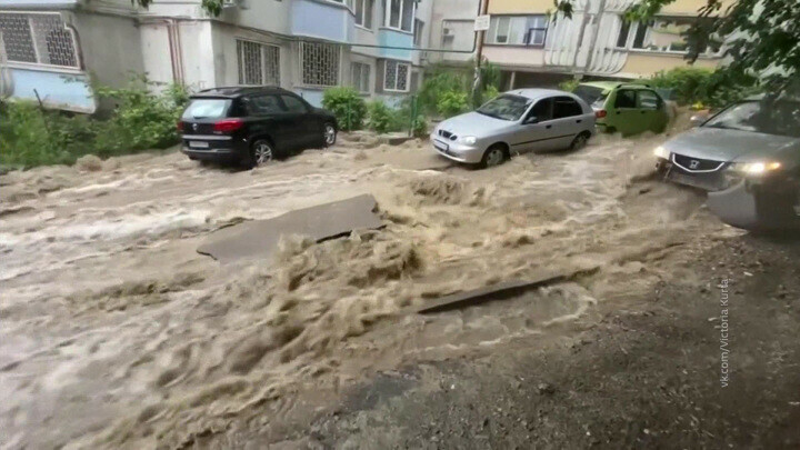 В Керчи и Ялте эвакуировали  изза потопа более 17 тысячи человек видео