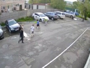 Детство без интернета в Благовещенске активно снимают колпачки с авто видео