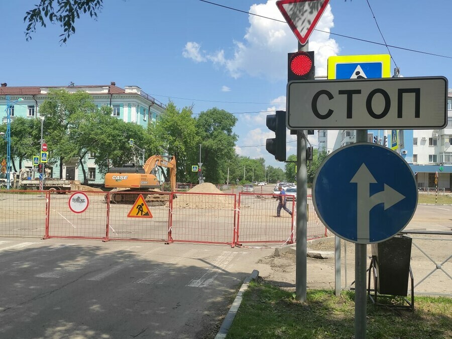 В центре Благовещенска на месяц перекрыли очередной перекресток на улице Горького
