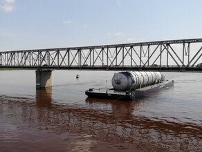 Комиссия обследовала мост через Зею после того как под ним не смогла пройти баржа