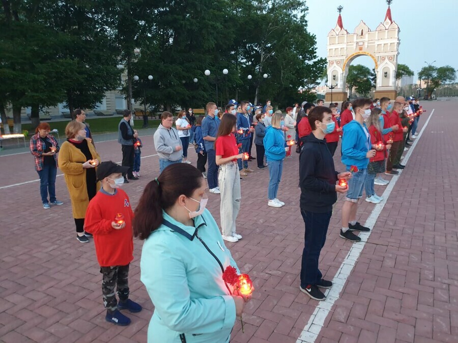 В Благовещенске зажгли Свечи памяти Горожане вспоминают павших в войне амурчан