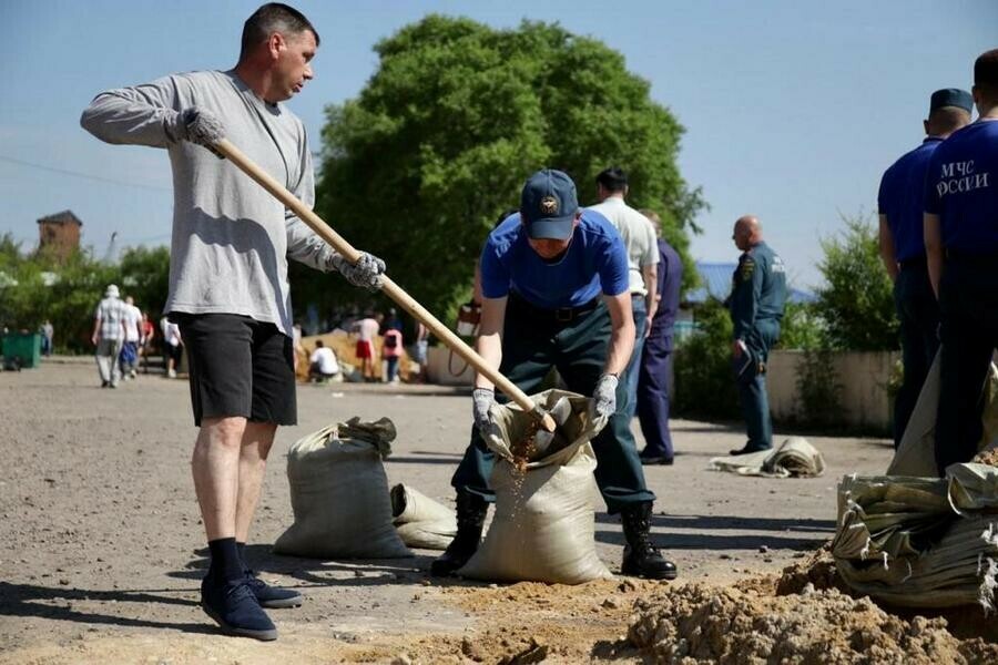 Благовещенск готовится встречать волну паводка фото