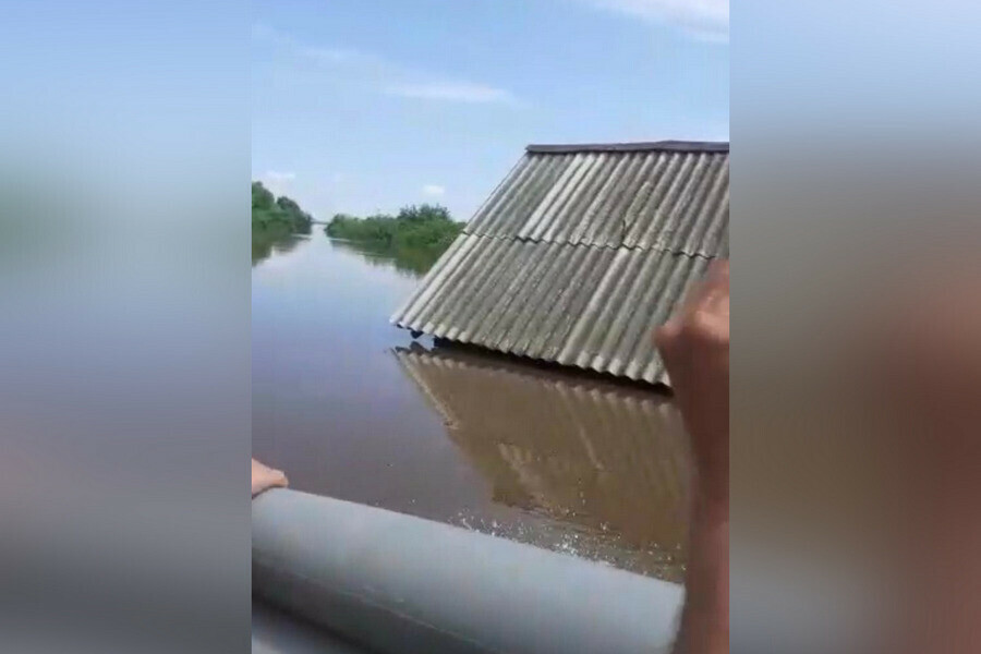 В Черняеве уровень воды уже под крыши видео