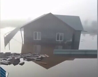 В Маркове Благовещенского района вода хлынула в село и затопила дома Ситуация ухудшается в Игнатьеве фото видео