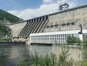 На Зейской ГЭС рассказали сколько сантиметров осталось до отметки открытия водосливной части плотины