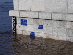 В Благовещенске на набережной уровень воды в Амуре достиг таблички наводнения 1984 года