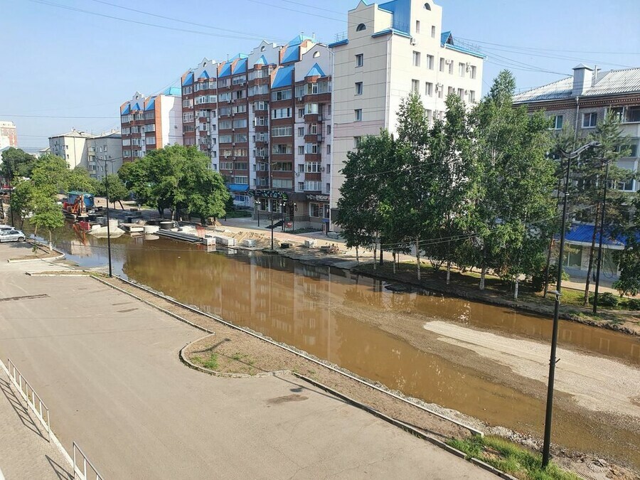 Воды больше утренние фото подтопленной ЛенинаМухина в Благовещенске