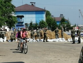 В Амурской области на защите людей от паводков задействовано 15 тысячи военных