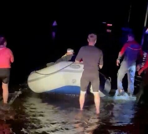 Затопленная дорога на Игнатьево помешала благовещенцу скрыться от полиции Уезжая от погони он влетел в воду