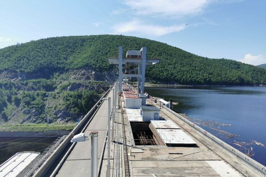 Зейская ГЭС сдерживает паводковые воды