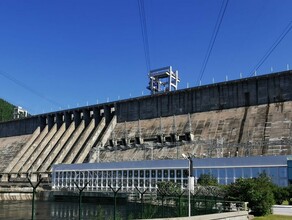 На Зейской ГЭС продолжает снижаться приток воды Сколько сантиметров осталось до отметки открытия водосливной части плотины