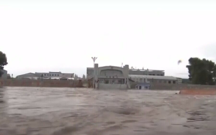 На Амуре затопило китайскую таможню расположенную напротив амурского Пояркова видео