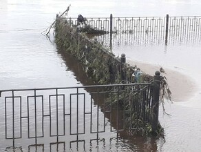 Вся набережная Благовещенска после схода воды оказалась в песке фото видео