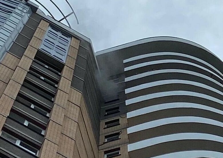 В многоэтажке на набережной Благовещенска случился пожар фото видео