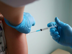 Специалисты объяснили можно ли совмещать прививку от коронавируса и гриппа