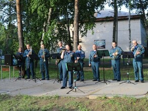 Амурские спасатели спели для подтопленцев из Сергеевки видео