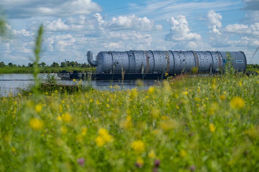 На Амурском ГХК встретили первое крупногабаритное оборудование