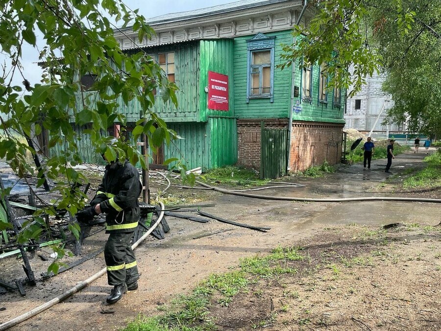 Стали известны подробности пожара возле исторического здания в центре Благовещенска