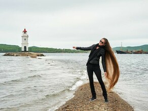 Уроженка Владивостока прославилась за границей благодаря почти 2метровым волосам фото