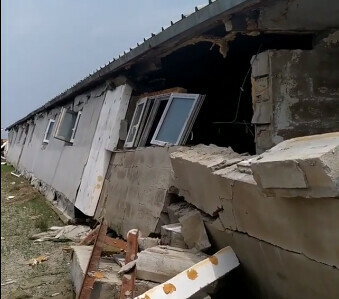Новый приют для животных в Игнатьеве оказался разрушен паводком Здание не подлежит восстановлению фото видео