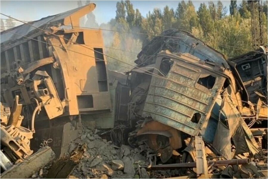 В Амурской области вертолет спасателей не смог приземлиться у места столкновения поездов изза дыма от лесных пожаров