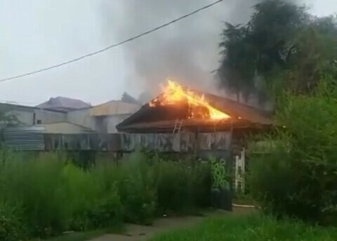 Озвучена предварительная причина пожара в частном доме в центре Благовещенска