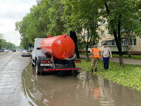 Ночной дождь залил Благовещенск На улицы вышла спецтехника