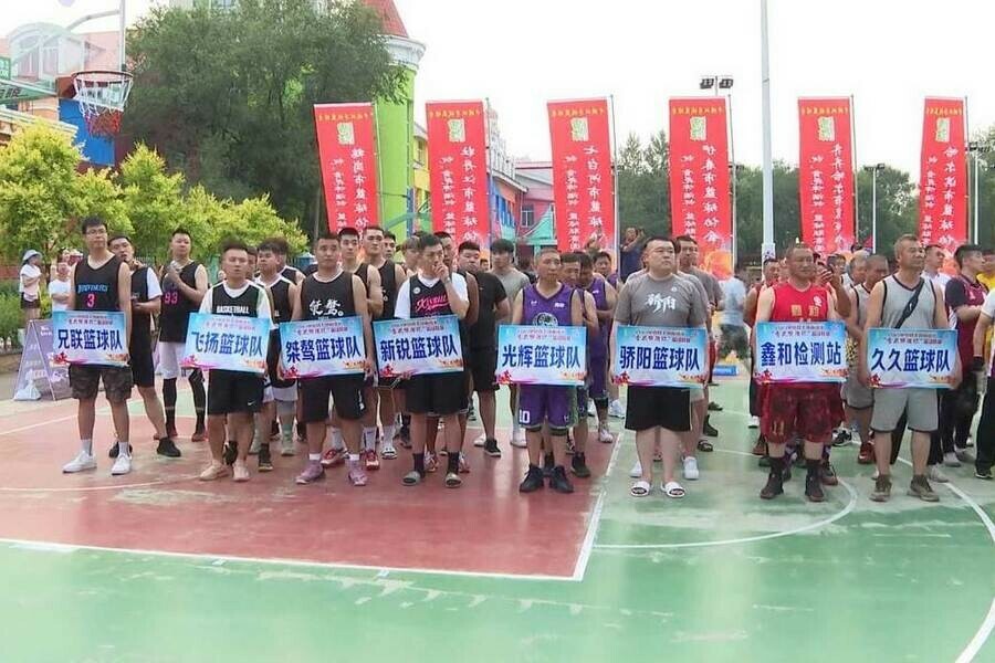 Победителю  Кубок пива Сюэхуа В Хэйхэ проходят китайскороссийские соревнования городовблизнецов по баскетболу
