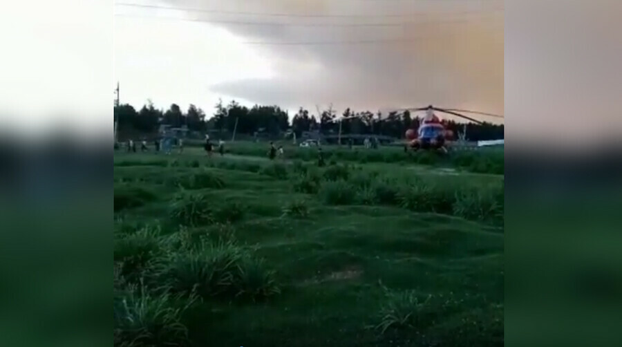 Сотрудники Амурской авиабазы продолжают тушить пожары в Якутии