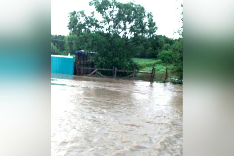 В Белогорском районе дожди отрезали одно село от большой земли в других размыты дороги фото видео 