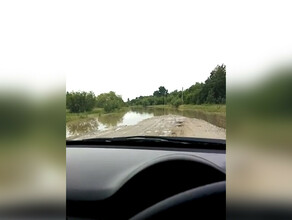 Машина превращается в корабль в Мазановском районе затопило дорогу 