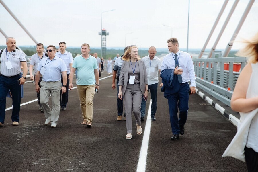 Участникам ВЭФ2021 показали как будет работать международный мост фото