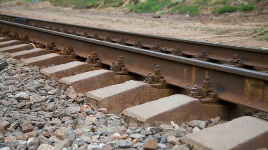 В Амурской области на железную дорогу сошел оползень Задерживается пассажирский поезд