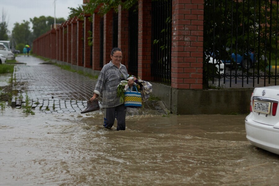 Микрорайон Благовещенска после дождя ушел под воду фото видео