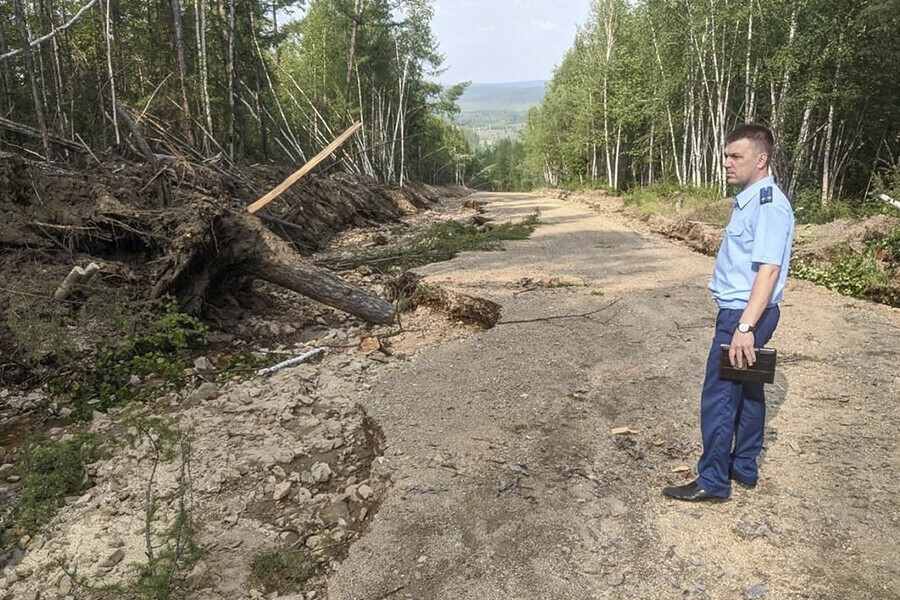 Прокуратура заинтересовалась происшествием в Тындинском районе где на дорогу сошел сель 