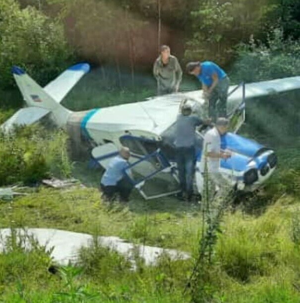 В Амурской области самолет совершил жесткую посадку прямо у федеральной трассы Амур фото видео